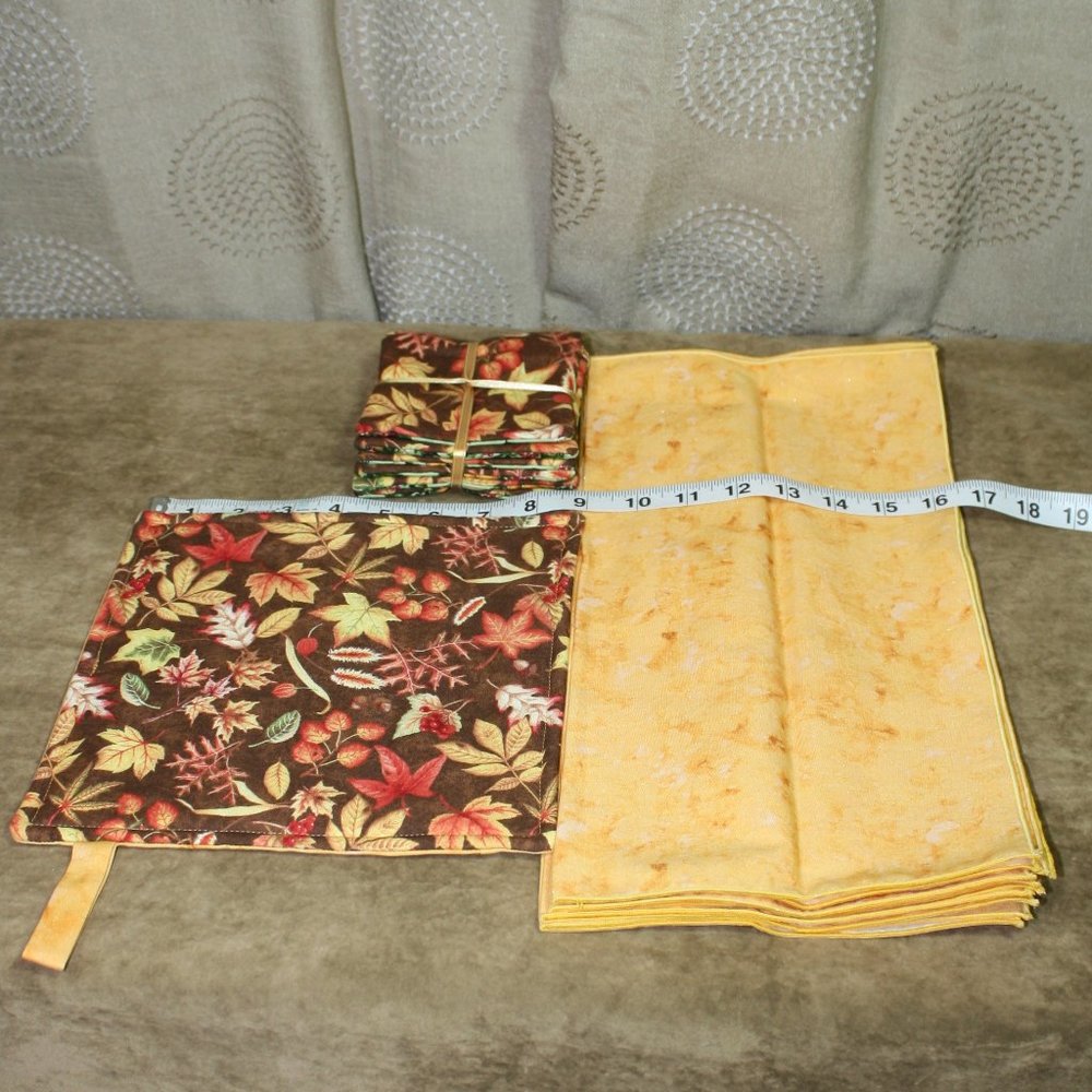Hand-Craft Reversible Table Setting Fall/Christmas - Picture 3 of 7
